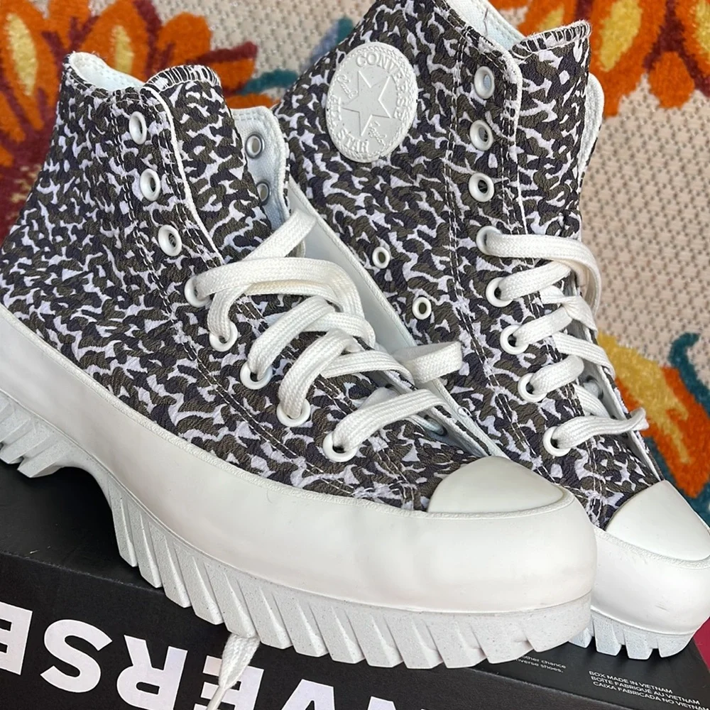Converse A00877C CTAS LUGGED 2.0 HI SAND DUNE/EGRET/EGRET WMNS sneakers Platform